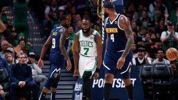 Tatum y Brown se combinan para 60 puntos, 30 por cabeza, y conquistan Denver con una nueva exhibición defensiva. Los Nuggets caen al play-in.