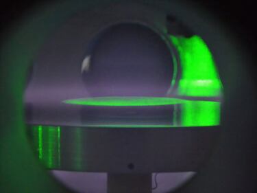 La IA descubre dinámicas ocultas en el plasma con polvo que la ciencia no había logrado descifrar