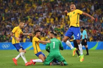 Neymar marcó el penalti decisivo.