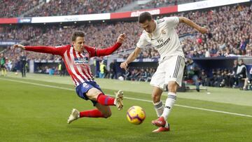 Reguilón, en el derbi.