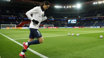 Cavani entren&aacute;ndose en solitario.