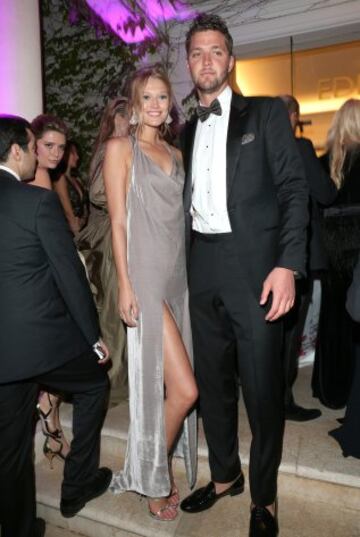 Toni Garrn y su novio el jugador de Dallas Mavericks Chandler Parson durante la fiesta 'De Grisogono'.