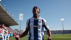 LEGANÉS, 02/06/2024.- El centrocampista guineano del Leganés, Sydouba Cisse, celebra el primer gol del equipo madrileño durante encuentro correspondiente a la última jornada de la Liga Hypermotion que Leganés y Elche disputan hoy Domingo en el estadio de Butarque, en la localidad madrileña. EFE / Daniel González.
