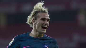 Griezmann celebra el 0-2 marcado por Carrasco.