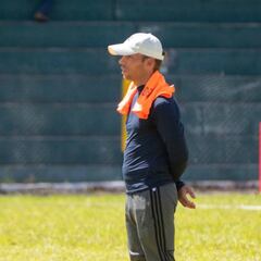 Juan Cortés lleva el estilo Pep Guardiola a El Salvador