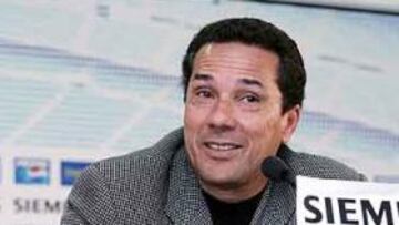 <B>CON RESERVAS. </B>El técnico no ha confirmado la titularidad de Sergio Ramos y Baptista, que vuelven tras sus sanciones.