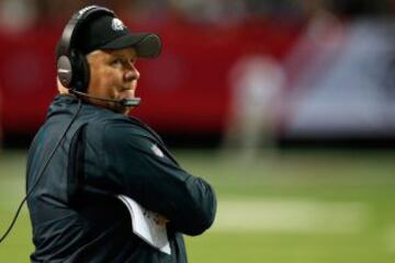 Chip Kelly es un absoluto genio. Jam¨¢s deja indiferente a nadie y tiene ideas que son tachadas de locas pero... que son muy locas. ?La ¨²ltima? Regalar toda la primera parte a la defensa de los Falcons para que no descubrieran que su verdadero objetivo era ganar yardas y conseguir puntos. En una revolucionaria primera mitad orden¨® a su equipo parecer una banda de incompetentes para, en la segunda parte, mostrarse como el equipazo que son. Como Tom Cruise en El Color del Dinero. S¨ª, al final perdieron, pero Kelly volvi¨® a demostrar que es un genio. Y punto.