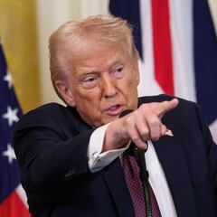 What are the requirements to get the Trump Gold Card?