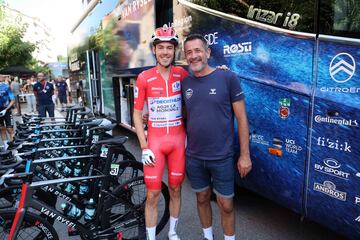 Ben O'Connor y Luis Lamas posan para AS en La Vuelta