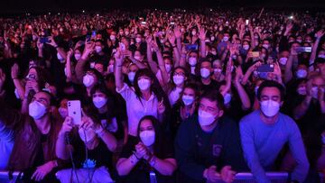 (FILES) In this file photo taken on March 27, 2021 spectators wait for the start of a rock music concert by Spanish group Love of Lesbian at the Palau Sant Jordi in Barcelona. - Six people out of 5,000 who attended an indoor trial concert last month in Ba