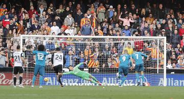 Cristiano Ronaldo marca el 0-2 de penalti. 