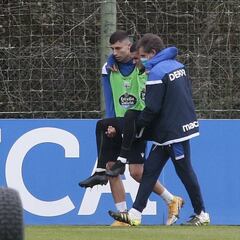 Alarma Valín: retirado a hombros por un esguince de tobillo