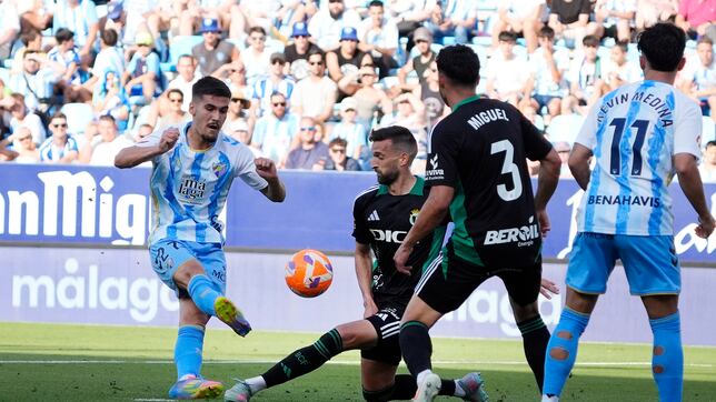 El Málaga crea el caos y evita el final feliz del Burgos