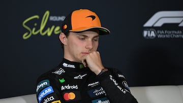Oscar Piastri en la rueda de prensa post-carrera del Gran Premio de Gran Bretaña