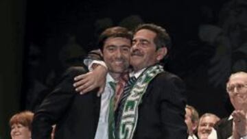<b>FELICES. </b>Marcelino y el presidente Revilla destacaron las cualidades de Garay.