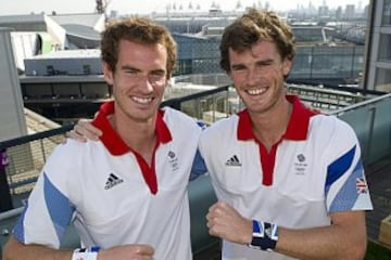 Andy y Jamie Murray. El más conocido es Andy, que suma dos Grand Slams y un oro olímpico. Jamie es doblista y es pilar en el equipo británico de Copa Davis que se instaló en la final. 