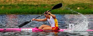 La palista gallega fue madre de su hija Naira en 2014 tras Londres 2012, donde fue cuarta. Eso no le impidió volver y triunfar. De hecho, fue bronce mundialista en 2015 y se clasificó para Río de Janeiro, sus quintos Juegos. Para Tokio ha conseguido billete, serán los sextos. La española con más participaciones. 