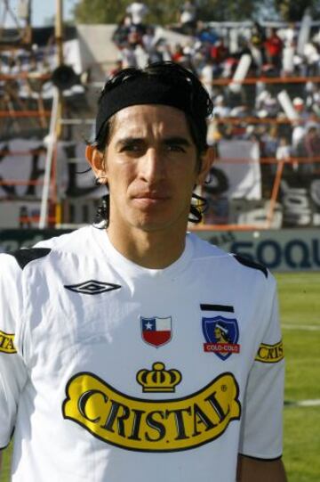 Junto a Giménez, también llegó el paraguayo Gilberto Velásquez en 2007 a Colo Colo, en donde su mayor gracia en el club fue su parecido al ídolo Lizardo 'Chano' Garrido. El central guaraní solo jugó 4 partidos en su estancia por Macul.  Hoy es jugador de Tacuary de su país.