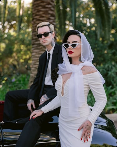 Demi Lovato, tras más de tres años de relación, se ha comprometido con Jordan 'Jutes' Lutes y ha dado el "sí, quiero". La ceremonia se ha celebrado en California según ha informado la revista ' Vogue'. El vestido de la novia lleva la firma de Vivienne Westwood, una diseñadora de moda y empresaria británica, considerada como la principal responsable de la estética asociada con el punk y el new wave.