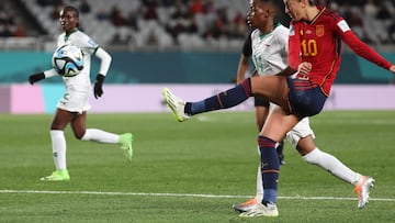 Auckland (New Zealand), 25/07/2023.- Jennifer Hermoso of Spain (R) and Ireen Lungu of Zambia (2-R) in action during the FIFA Women's World Cup group C soccer match between Spain and Zambia, in Auckland, New Zealand, 26 July 2023. (Mundial de Fútbol, Nueva Zelanda, España) EFE/EPA/HOW HWEE YOUNG
