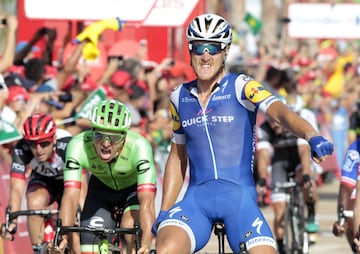 Trentin gana al sprint la cuarta etapa.