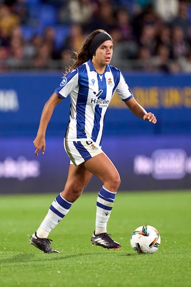 Llegó a la Real Sociedad en 2022 como promesa del fútbol portugués y a sus 22 años se puede ir como futbolista contrastada. Medio talentosa y trabajadora incansable, está en el radar de equipos importantes y su perfil encajaría en el Atlético. Esta temporada ha disputado 2.664 minutos en 30 partidos, todos como titular. 