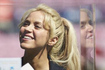 Shakira presents her Fundación Pies Descalzos schools project at Camp Nou.