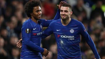 LONDON, ENGLAND - MARCH 07:  Willian of Chelsea celebrates scoring their 2nd goal with Mateo Kovacic during the UEFA Europa League Round of 16 First Leg match between Chelsea and Dynamo Kyiv at Stamford Bridge on March 7, 2019 in London, England. (Photo b