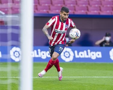 Simeone le señaló como una de las grandes promesas de Argentina cuando estaba en San Lorenzo y el club se lanzó a por sus servicios en el verano de 2014. Sin embargo, se le detectó un problema cardiaco en las pruebas físicas que le tuvo un año sin jugar. Pero desde la temporada 2015-16 es un fijo para el Cholo. Todos los años empieza como suplente, pero con constancia, trabajo, goles y asistencias acaba siempre siendo importante. Pese a que en varias ocasiones ha tenido un pie fuera del Atleti, siempre se ha quedado y ha tenido un papel muy relevante. Suma 41 goles y 45 asistencias en 268 partidos y pese a que en toda su carrera previa había jugado con libertad de movimientos en el frente de ataque, Simeone le ha adaptado a la banda gracias a su disciplina y sacrificio. Esta temporada ha participado en todos los encuentros del equipo.  