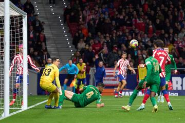 El portugués marcó el primer gol de la noche, que adelantó al Atlético de Madrid.