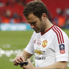 Mail: Mata debe salir o Mourinho podría apartale al United sub-21