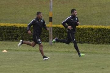 El portero bogotano entrenó de forma individual con Fabio 'La Gallina' Calle, entrenador de arqueros de Atlético Nacional.