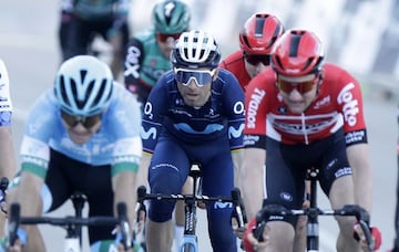 Alejandro Valverde entra en meta, detrás de Wellens y Albanese.