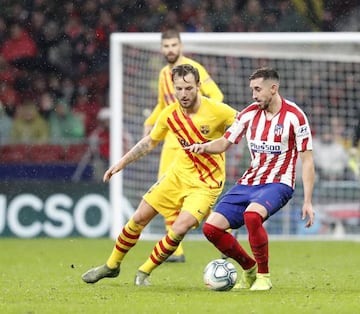 Rakitic in action against Atlético