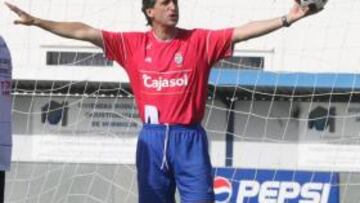 <b>EN EL ALAMBRE. </b>Pablo Alfaro no ha saboreado aún la victoria, su equipo está en descenso y ya está siendo algo más que cuestionado.