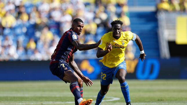 Oficial: El Deportivo refuerza su centro del campo con Mfulu