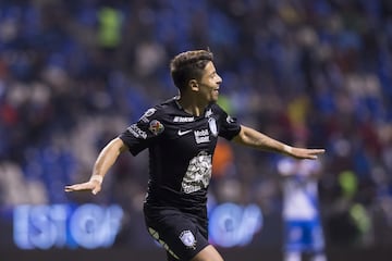 El inicio de la jornada 14 del Clausura 2018 nos regaló un encuentro lleno de goles con la victoria 2-6 de Pachuca ante Puebla. El héroe de la noche fue el argentino Sebastián Palacios, quien lució con cuatro anotaciones ante los 'Camoteros'. La última vez que un futbolista de Liga MX lograba esta cifra en un mismo partido fue Fernando Uribe el 12 de septiembre de 2015 vistiendo la camiseta de Toluca. De esta manera, los ‘Tuzos’ se colocaron octavos de la clasificación general y sueñan con llegar a la liguilla. 