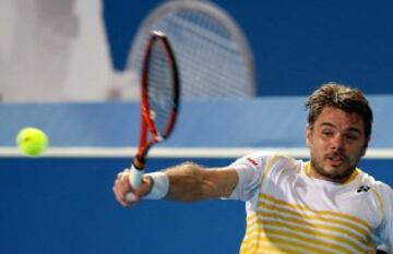 Novak Djokovic derrotó a Stanislas Wawrinka y jugará la final del torneo de exhibición Abu Dhabi con Andy Murray que derrotó a Rafael Nadal. 