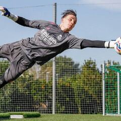 Lunin, con ficha del primer equipo... y el dorsal 13
