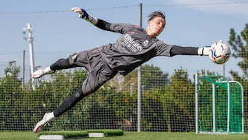 Lunin, con ficha del primer equipo... y el dorsal 13