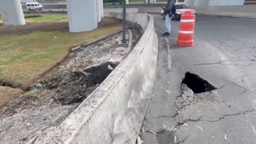 Alerta vial en Iztapalapa, se registra un enorme socavón debajo del Puente de la Concordia.