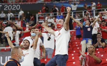 Aficionados en el Puskas Arena.