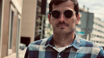 La vuelta a la "normalidad" de Iker Casillas: primer paseo por la playa de Oporto