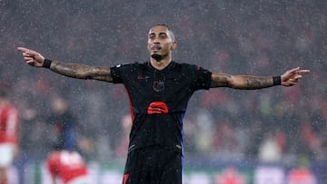 Raphinha celebra el 4-5 en Lisboa.