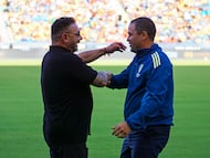 Antonio Mohamed head coach of Toluca and Andre Soares Jardine head coach of America during the Champion of champions match between America and Toluca as part of the Liga BBVA MX, Champions the Torneo Apertura 2024 and Torneo Clausura 2025 at Dignity Health Sports Park Stadium, on July 20, 2025 in Carson, California, United States.