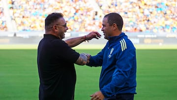 Antonio Mohamed head coach of Toluca and Andre Soares Jardine head coach of America during the Champion of champions match between America and Toluca as part of the Liga BBVA MX, Champions the Torneo Apertura 2024 and Torneo Clausura 2025 at Dignity Health Sports Park Stadium, on July 20, 2025 in Carson, California, United States.