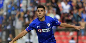 Un '9' de área innato que triunfa en la actualidad en el Cruz Azul y aunque ha sumado buenas presentaciones en el último tiempo, Reinaldo Rueda no lo considera como una alternativa para la 'Roja'.