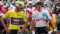 Mathieu Van Der Poel y Tadej Pogacar hablan antes del inicio de la tercera etapa del Tour de Francia 2021 en Lorient.