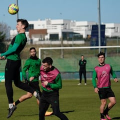 Siete bajas, la amenaza del tobillo de Rubén Alves y la vuelta de Saúl