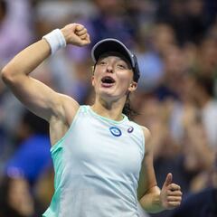 Swiatek peleará por su tercer gran título tras remontar dos veces